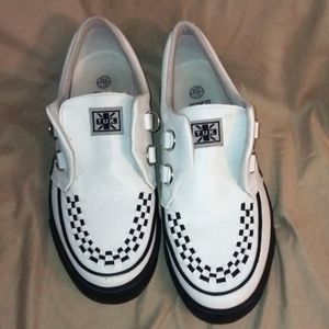 Tuk shoe , size M/10 L/12